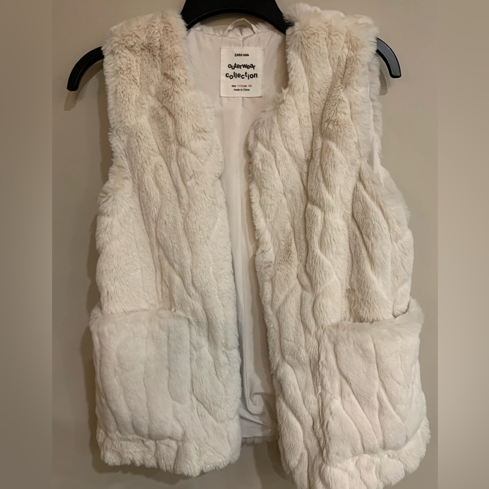 Zara Kids Faux fur vest. Kids size 11/12. Great condition.